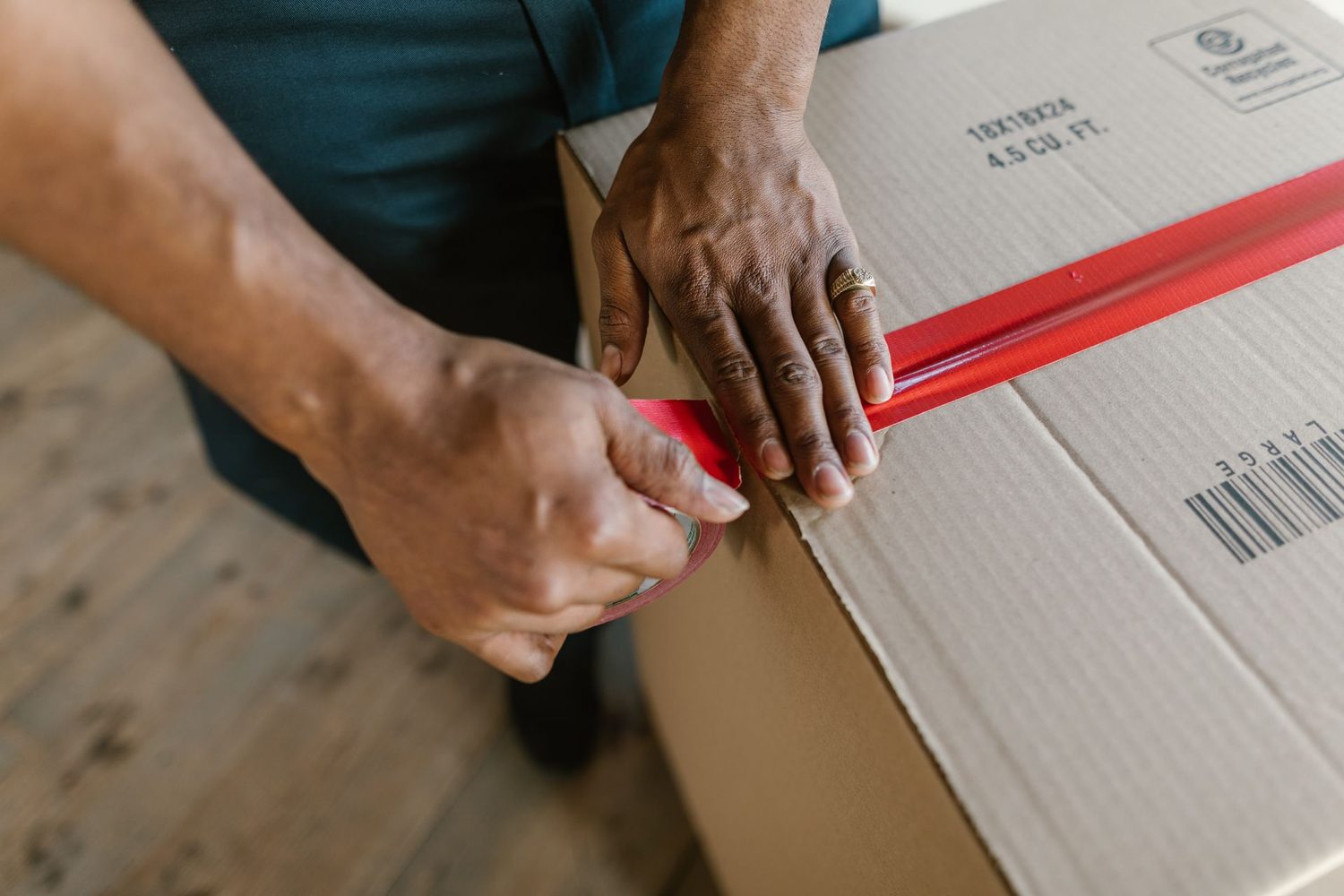 Secure handling and storage of valuable packages
